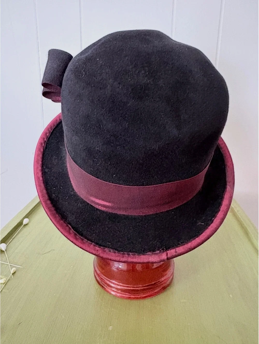Vintage Louise Green Black Wool Cloche Hat with Burgundy Satin Band and Bow